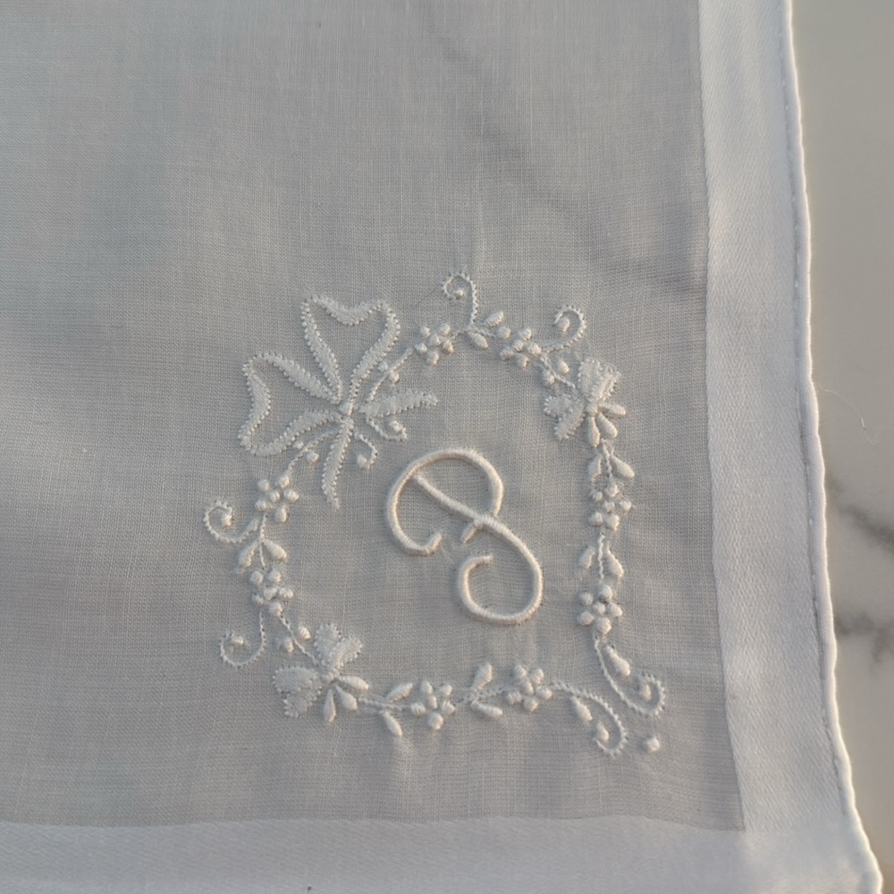 White Embroidered Tablecloth - Picture 2 of 5